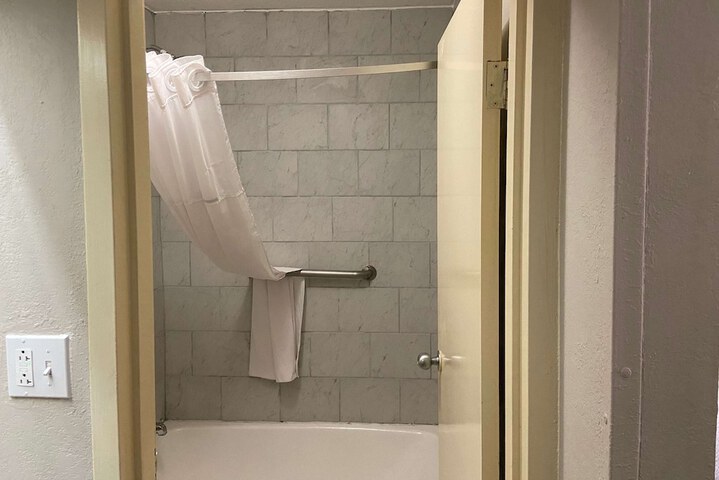 Room 12 of 21