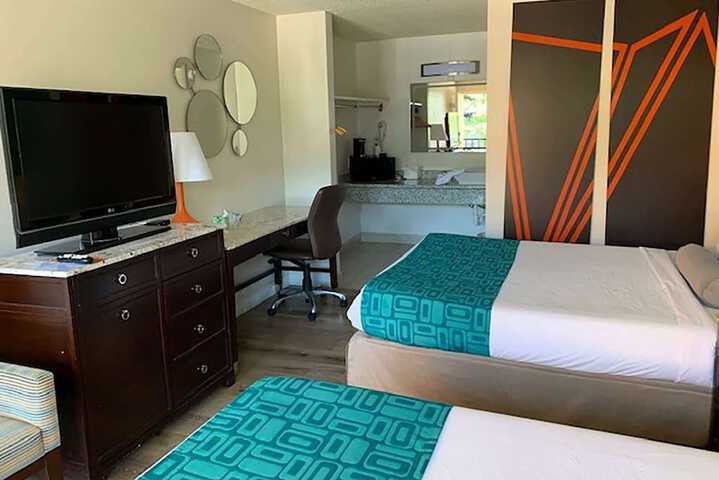 Room 6 of 14