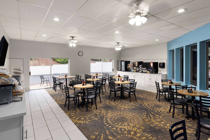 Days Inn by Wyndham Williams