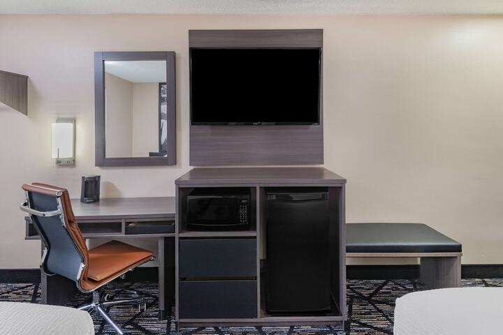 Room 12 of 28