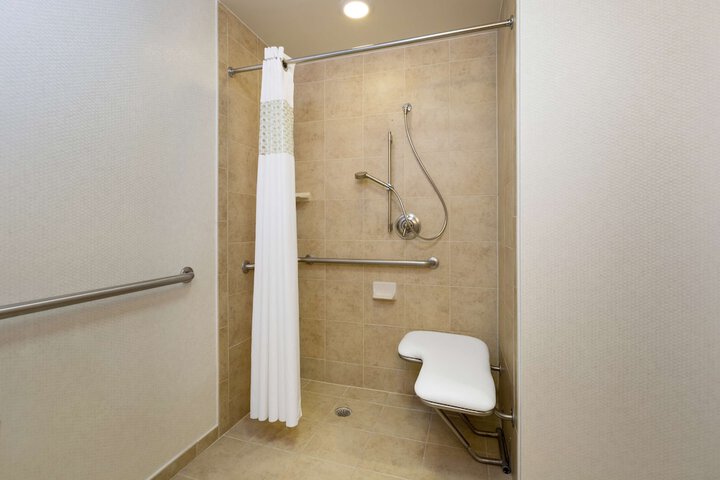 Room 12 of 28
