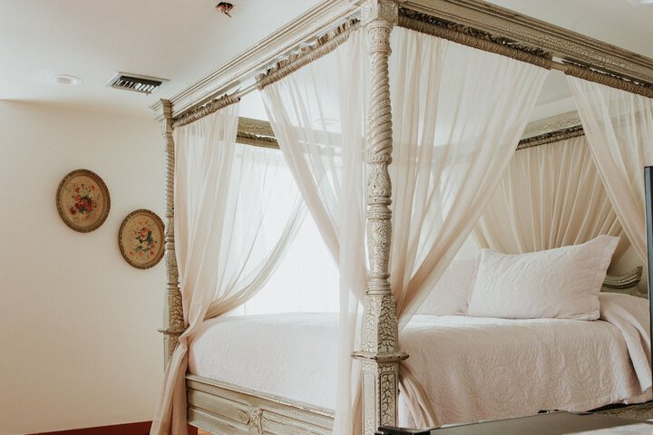 Room 72 of 93