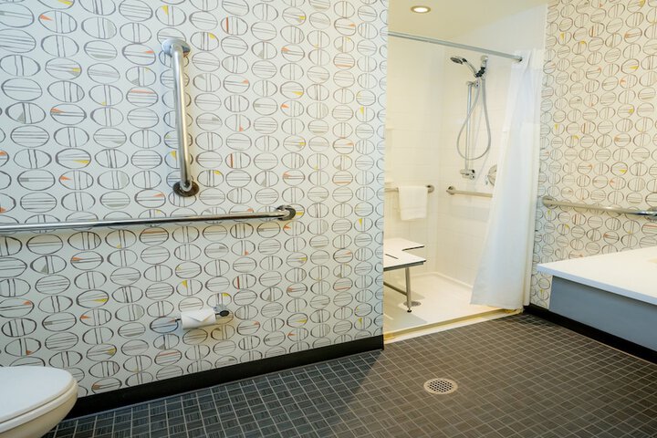 Room 27 of 84