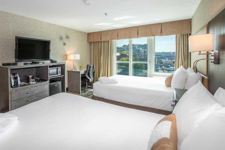 Coast Lonsdale Quay Hotel