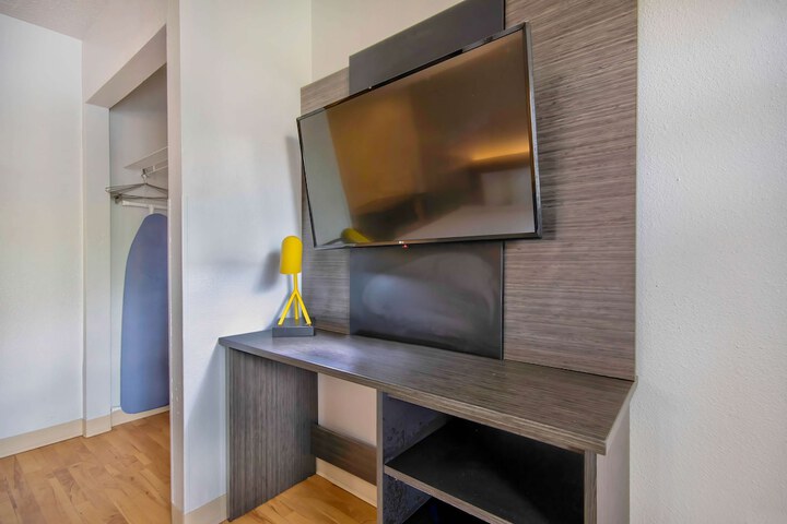 Room 10 of 25