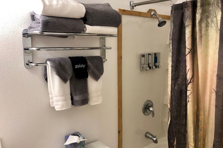 Room 8 of 11