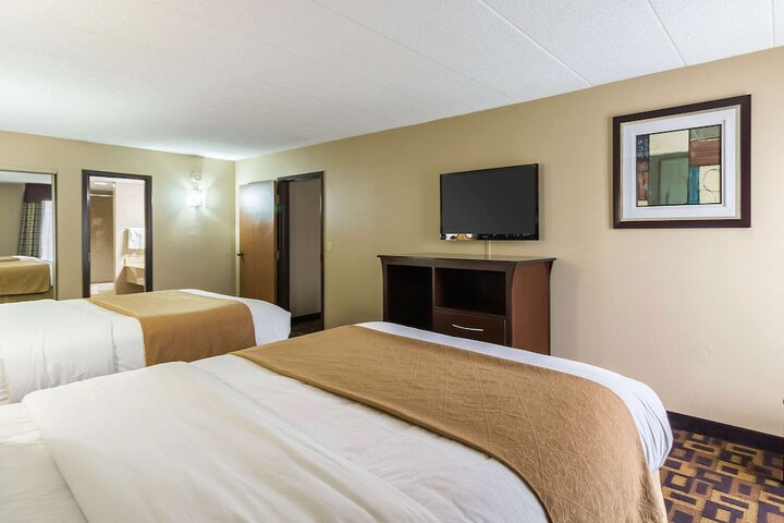 Room 10 of 33