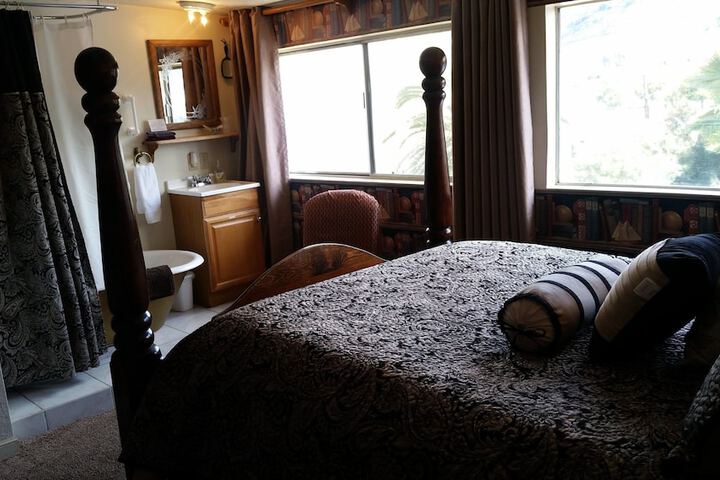 Room 27 of 71