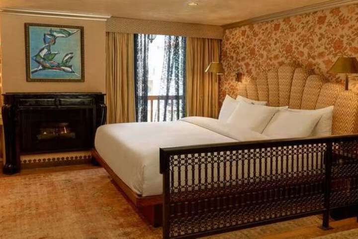 Room 42 of 56