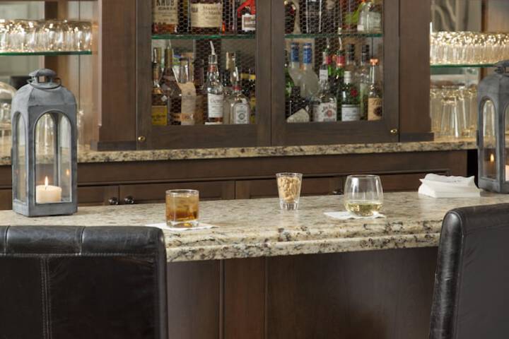 Lounge 128 of 132