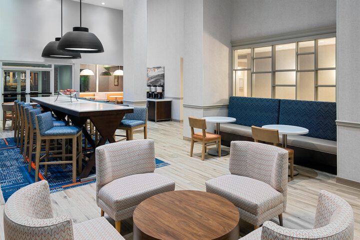 Hampton Inn & Suites Charlottesville-At the University