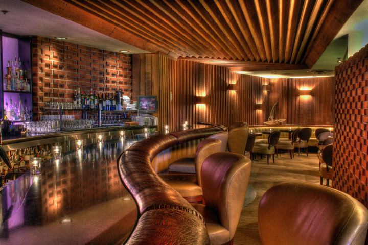 Lounge 49 of 60