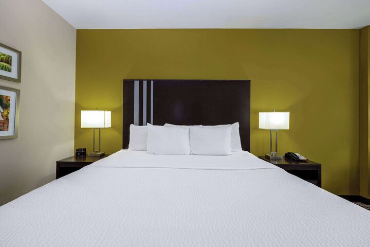 La Quinta Inn & Suites by Wyndham Artesia