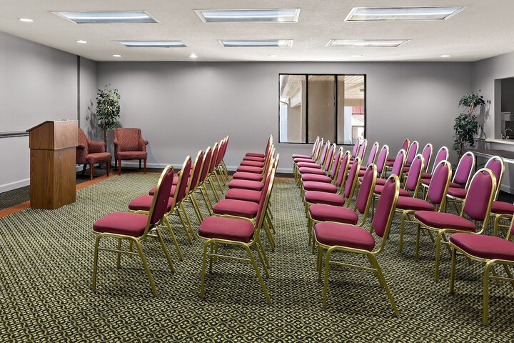 Red Roof Inn & Suites Monroe NC