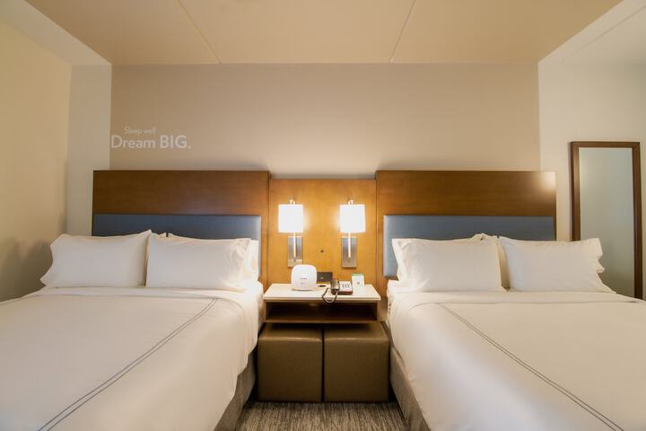 Room 33 of 103