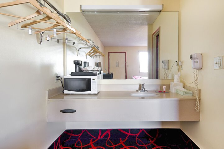 Room 16 of 46