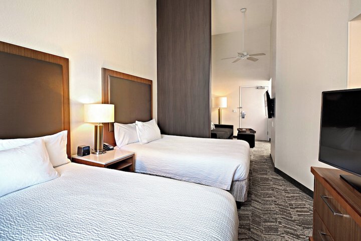 Room 6 of 16