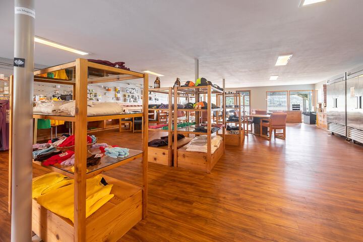 Gift Shop 114 of 130