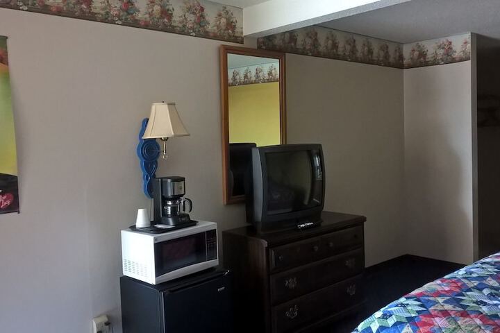 Room 16 of 38