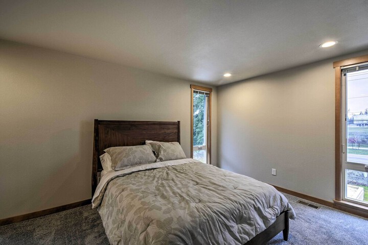 Luxurious Tacoma Retreat w / Quartz Countertops!