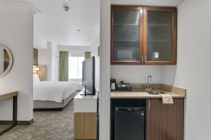 Room 11 of 25