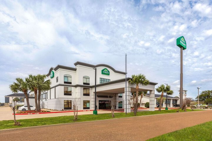 Wingate by Wyndham Sulphur Near Lake Charles