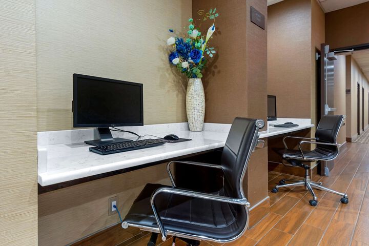 Business Center 36 of 36