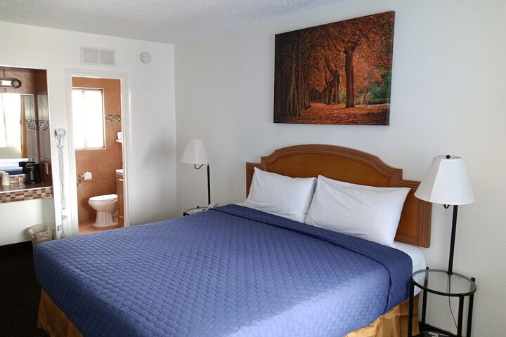 Room 7 of 11