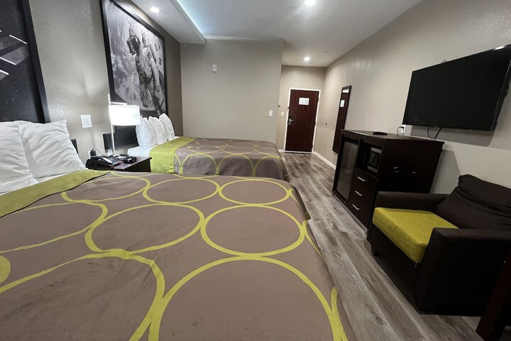 Room 26 of 38
