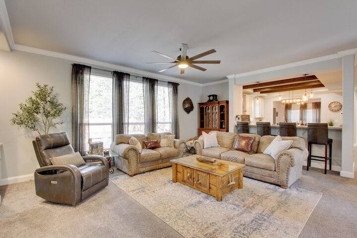 the Hub La Pine Vacation Rental - Dog Friendly!