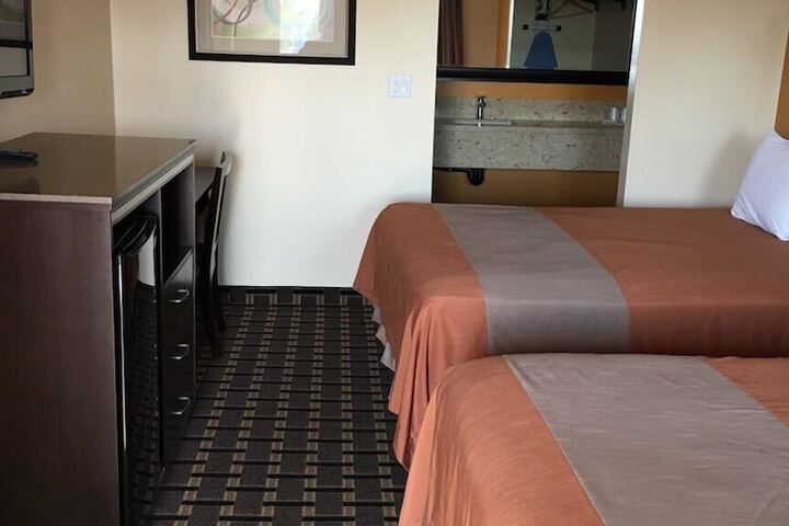 Ontario Inn & Suites