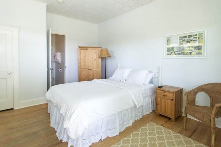 Room 14 of 33