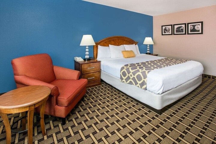 Room 10 of 29