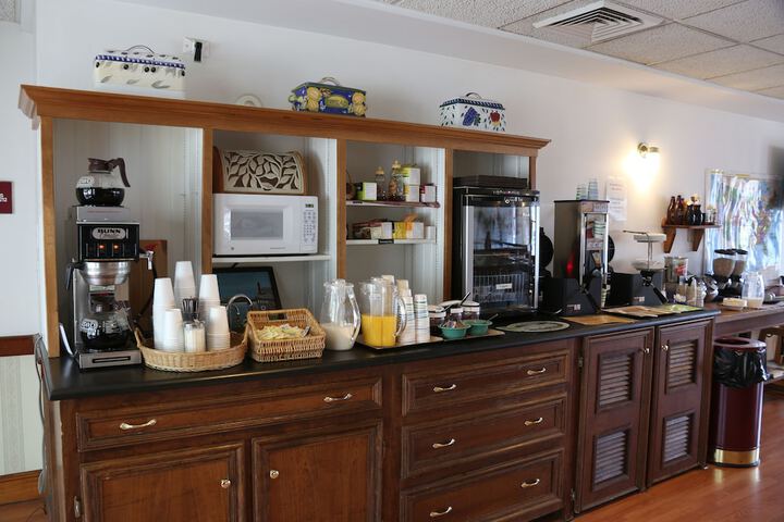 Camden Riverhouse Hotel