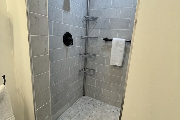 Room 18 of 103
