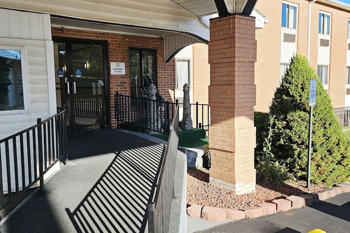 Super 8 by Wyndham Hillsville