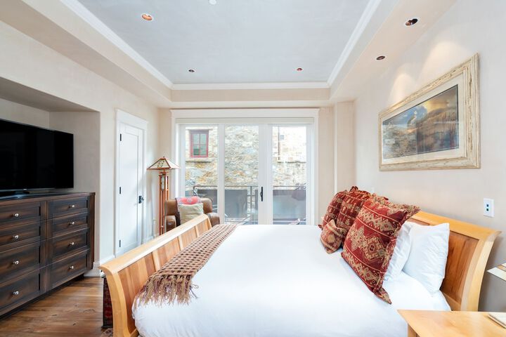Element 52 Auberge Collection