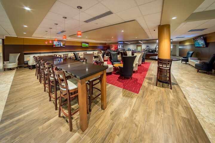 Lounge 74 of 81