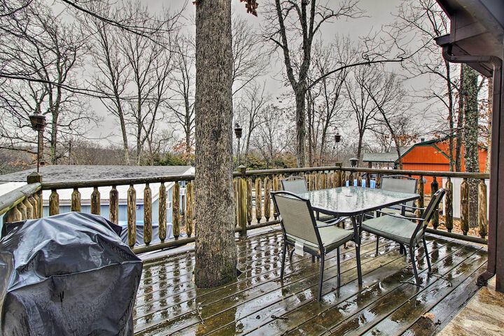 Rustic Stockton Lake Cabin Half-mile to Lake!