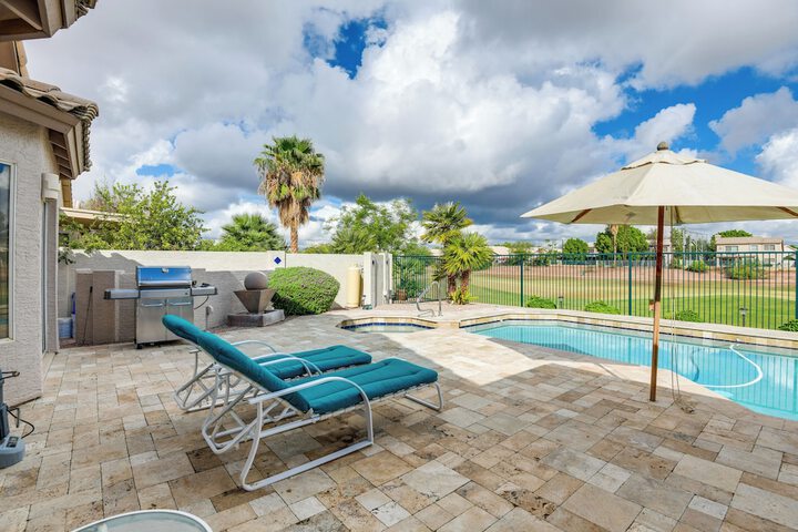 Pool & Golf Course Views: Family Home in Gilbert