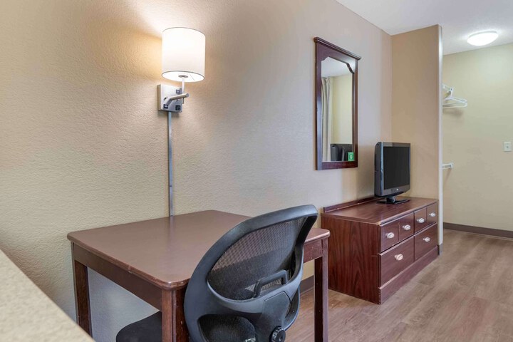 Room 10 of 33