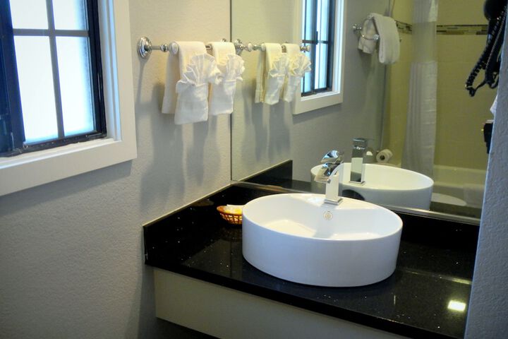 Room 11 of 27