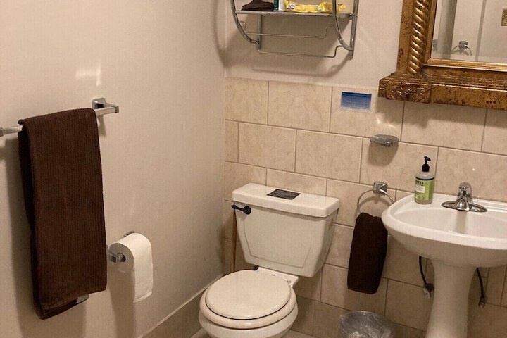 Room 71 of 102