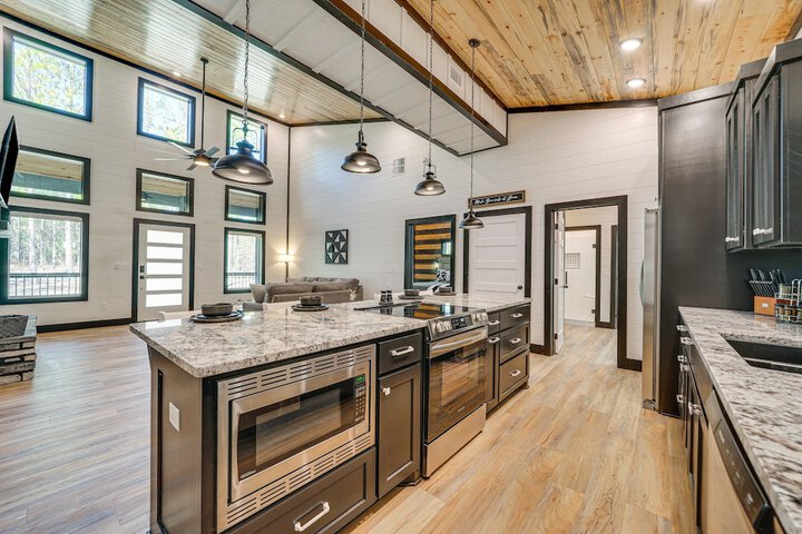 Near New Casino: Broken Bow Cabin w / Hot Tub