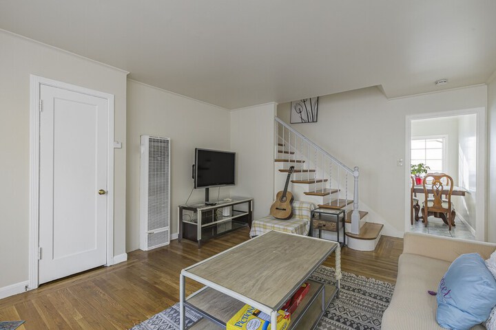 3 BD 2 Bath House Walkable To Bart, Free Parking, Views
