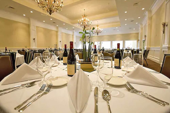 Ballroom/Hall 34 of 48