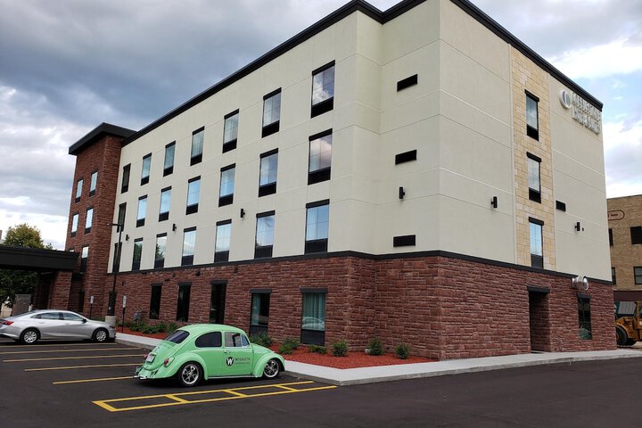 Cobblestone Hotel and Suites Janesville