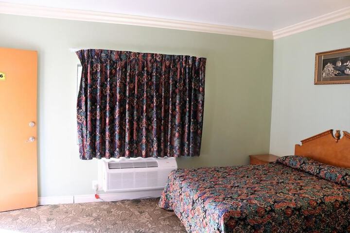 Room 12 of 20