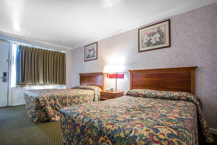 Room 2 of 10