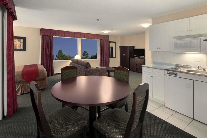 Travelodge by Wyndham Nanaimo
